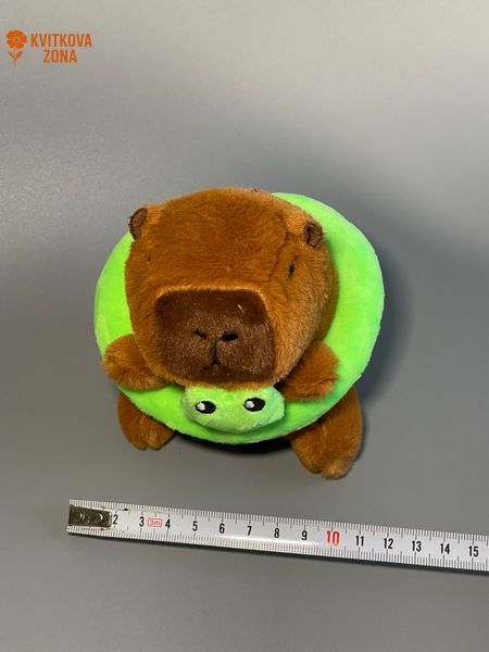 Капибара с надувным кругом-лягушкой (мягкая игрушка) 15000 фото