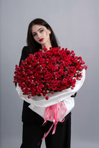59 кустовых роз Фрутти 75 см 3355 фото